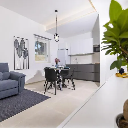 Coppa Carrubo Residenza Апартаменты Вьесте